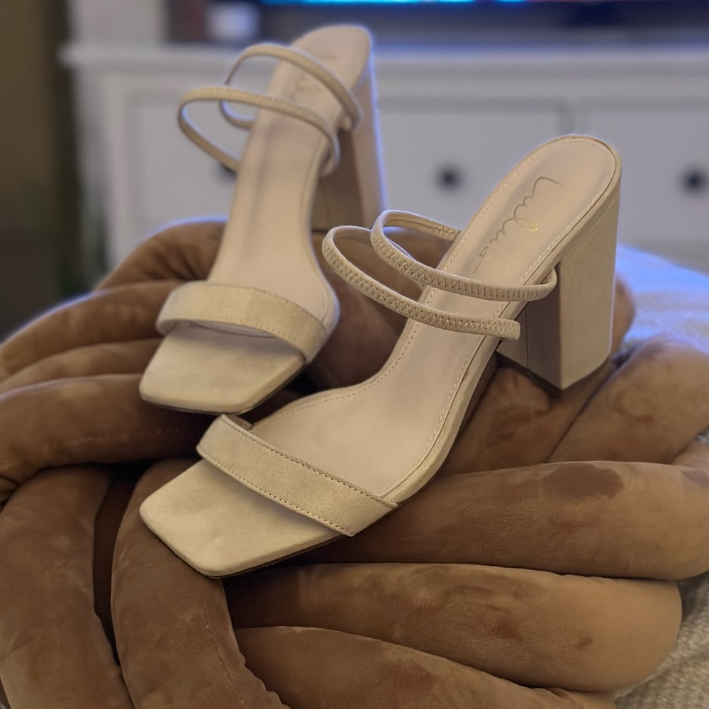 Comfortable mid heel worn once at my brothers wedding